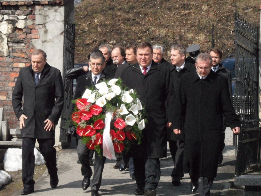 Katastrofa Smoleńska: Marszałek Schetyna odwiedził grób posła Dolniaka