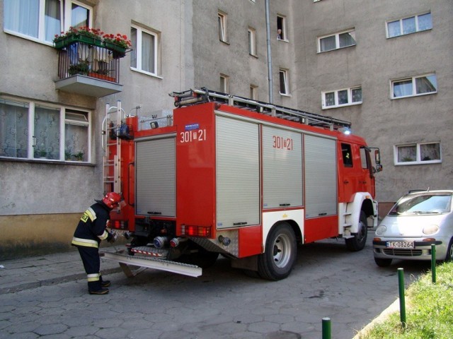 Pierwsza na miejsce zdarzenia podjeżdża Straż Pożarna
   
Fot. Piotr Kawiorski