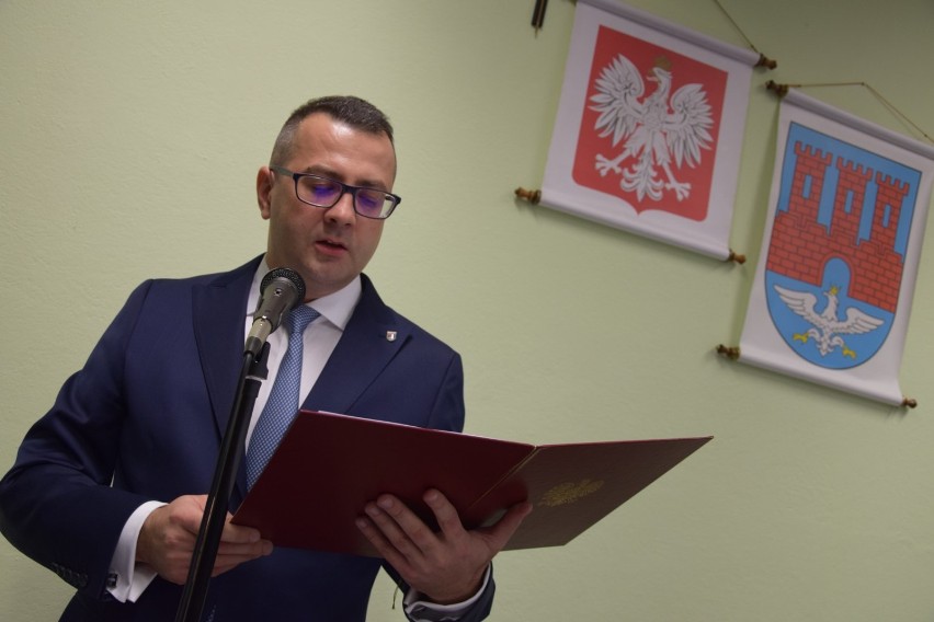 Nowy burmistrz Warty Krystian Krogulecki zaprzysiężony. Przewodniczącym rady pozostał Grzegorz Kopacki (zdjęcia)