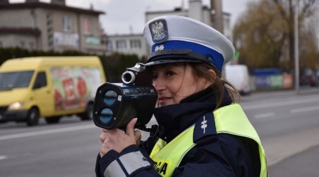 Policja w Kaliszu zatrzymała pijanego kierowcę. Wpadł bo jechał bez świateł