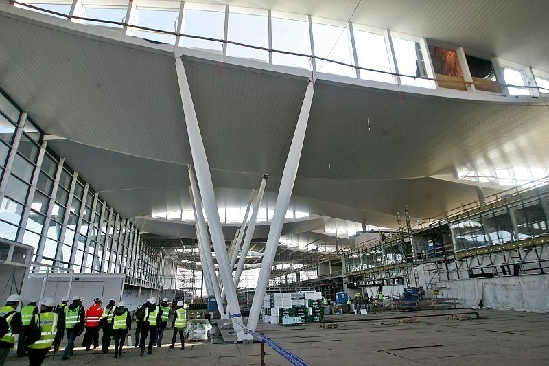 Wrocław: Terminal na lotnisku już surowy (ZDJĘCIA)