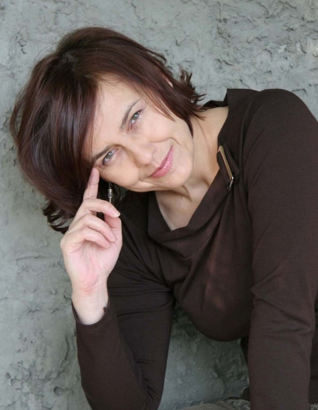 Hanna Kowalewska, znana pisarka, spotka się z czytelnikami w Kartuzach. Spotkanie autorskie odbędzie się 12 października.