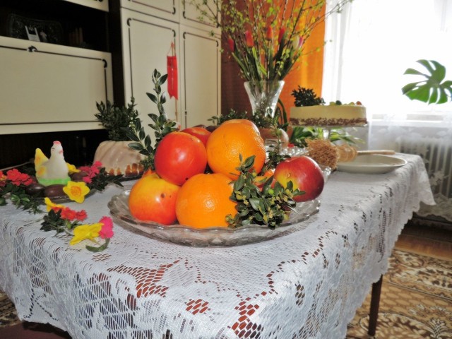 Na stole ze święconką nie może zabraknąć owoc&oacute;w. Fot. M. Wrobel