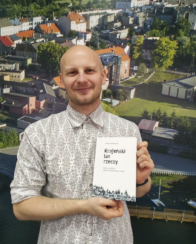 Autor Łukasz Jakubowski jest pracownikiem Biblioteki Publicznej w Sępólnie Kr. oraz historykiem - regionalistą