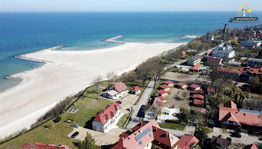 Sztuczna plaża w Jarosławcu bez atrakcji. Nie ma zgody urzędników [ZDJĘCIA]