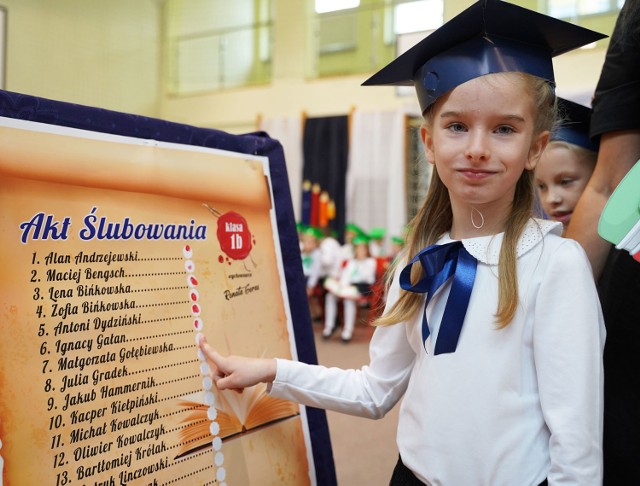 Ponad 60 uczniów klas pierwszych złożyło ślubowanie w Szkole Podstawowej nr 1 w Człuchowie.