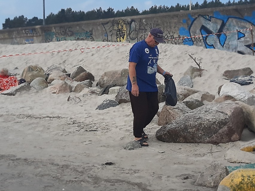 Łeba. Sprzątnie plaży w ramach akcji "Bałtycka Odyseja" [NOWE ZDJĘCIA]