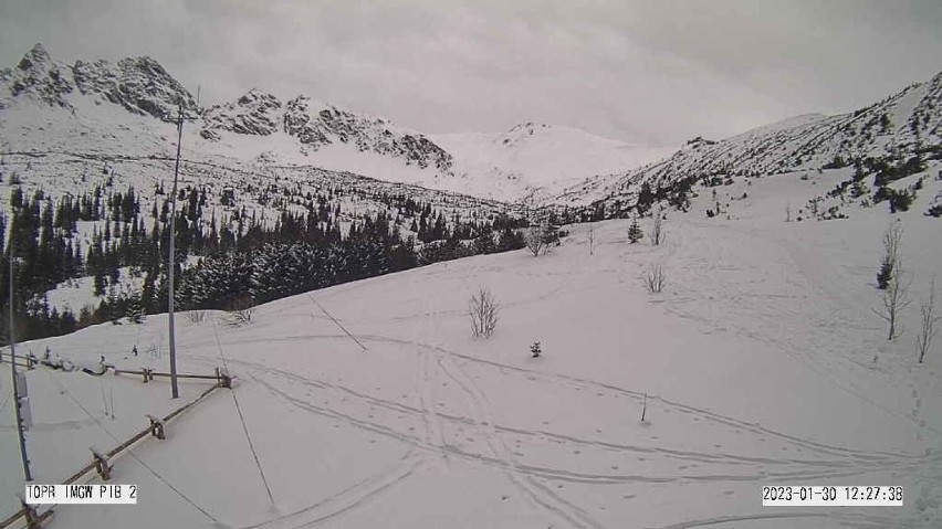 Tatry. Nadciąga zmiana pogody. Będzie silny wiatr i duży opad śniegu. Zagrożenie lawinowego będzie rosło 