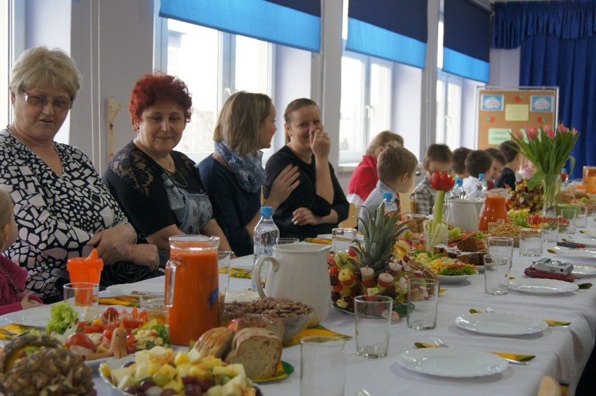 "Śniadanie daje moc": Uroczyste śniadanie w ZSG 4 w Radomsku