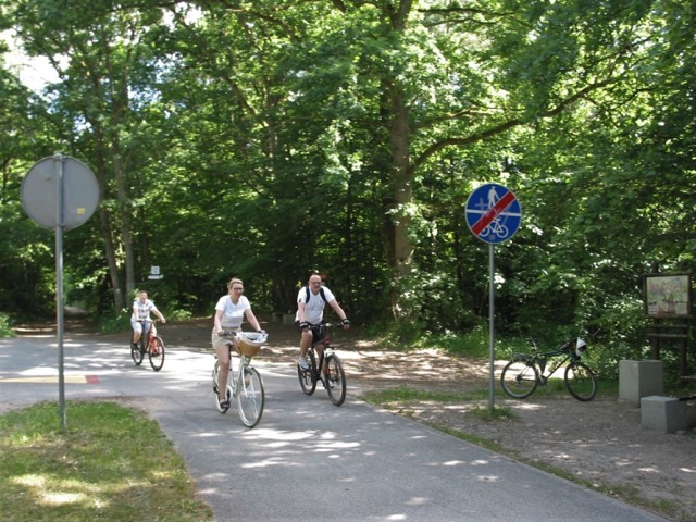 Przystanek rowerowy koło Krępy Słupskiej, gdzie przydałaby się stacyjka z wiatą i oświetleniem hybrydowym