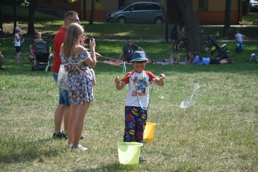 Piknik na oleśnickim podzamczu. Są bańki mydlane, będzie kolorowy proszek (ZDJĘCIA)