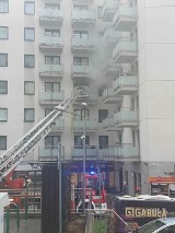 Kraków. Pożar mieszkania na osiedlu Dywizjonu 303. W akcji straż pożarna