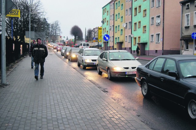 W godzinach szczytu w Bytowie szybciej wracają z pracy piesi