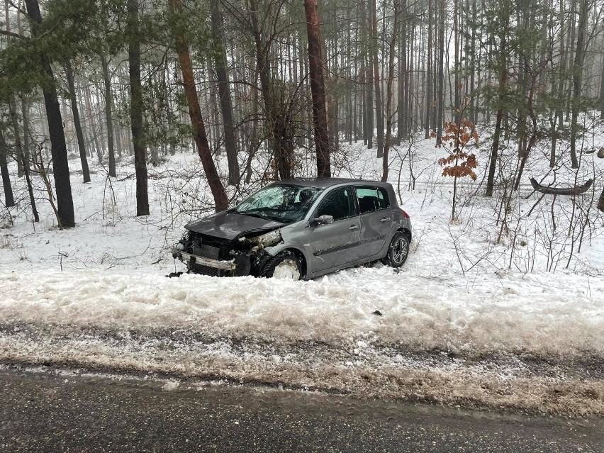 Kolizja czterech pojazdów koło Szamocina, było bardzo ślisko.