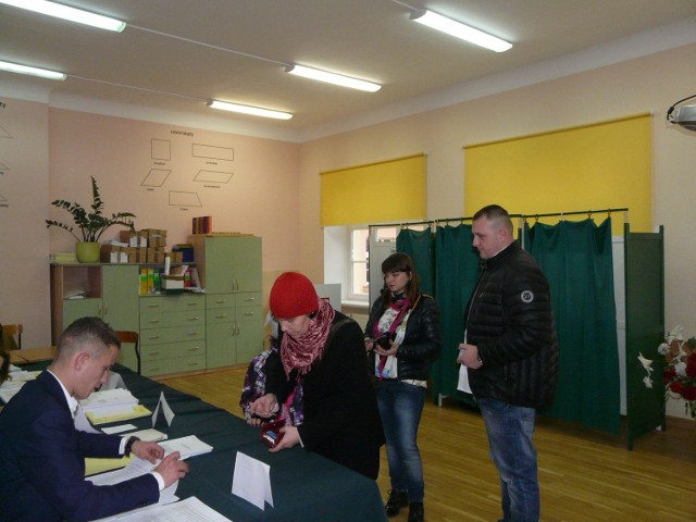 Jak się dowiedzieliśmy, wybory parlamentarne w Rawie Mazowieckiej przebiegają spokojnie – nie było żadnych skarg, czy doniesień o nieprawidłowościach do Krajowego Biura Wyborczego w Skierniewicach.