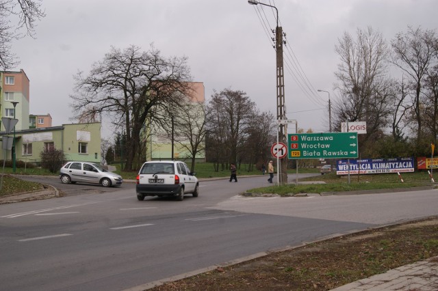 Jeśli Rawa Mazowiecka otrzyma pieniądze z tzw. schetynówek, to przeznaczy je m.in. na budowę ronda na osiedlu Zamkowa Wola. Rozjazd przy ulicy Białej i Mszczonowskiej jest kłopotliwy