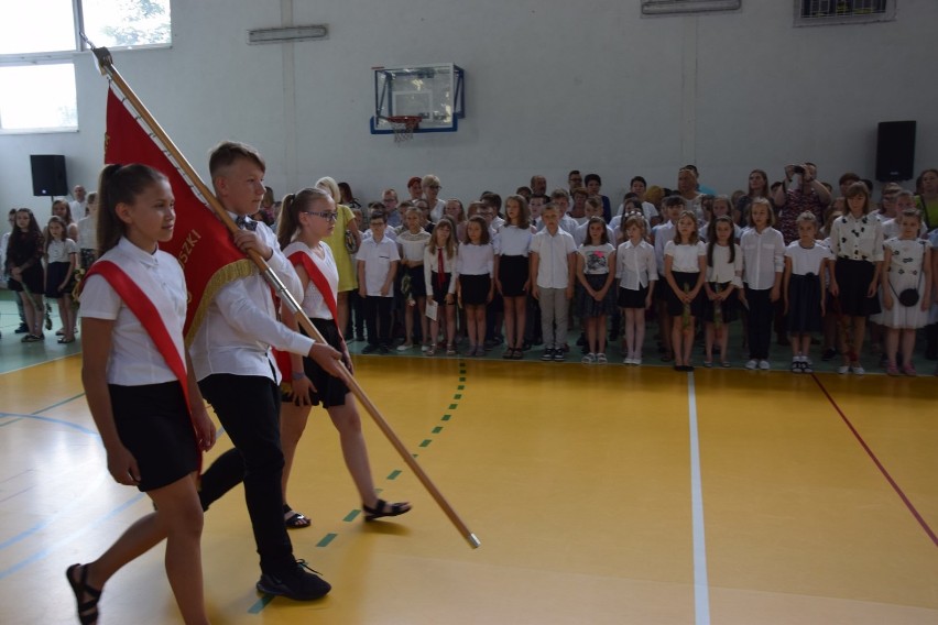  Szkoła Podstawowa nr 1 w Łasku. Zakończenie roku 2019 [zdjęcia i wideo]