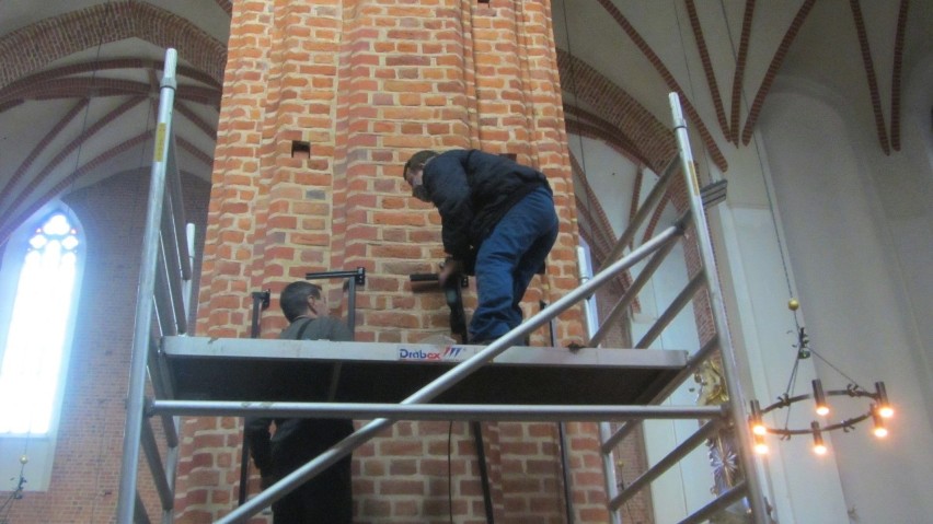 Odnowione stacje drogi krzyżowej w katedrze w Opolu. Zobaczcie, jak wyglądają