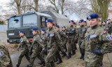 Dzień Otwarty w IV Liceum Ogólnokształcącym w Piotrkowie - ósmoklasiści oblegali stoiska policji i wojska ZDJĘCIA
