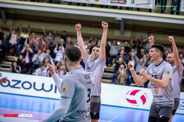 Siatkarze Lechii wygrywają pierwszy mecz fazy play off z KPS Siedlce. Kadeci Lechii i kadetki Dargfila zagrają  o awans do 1/2 MP