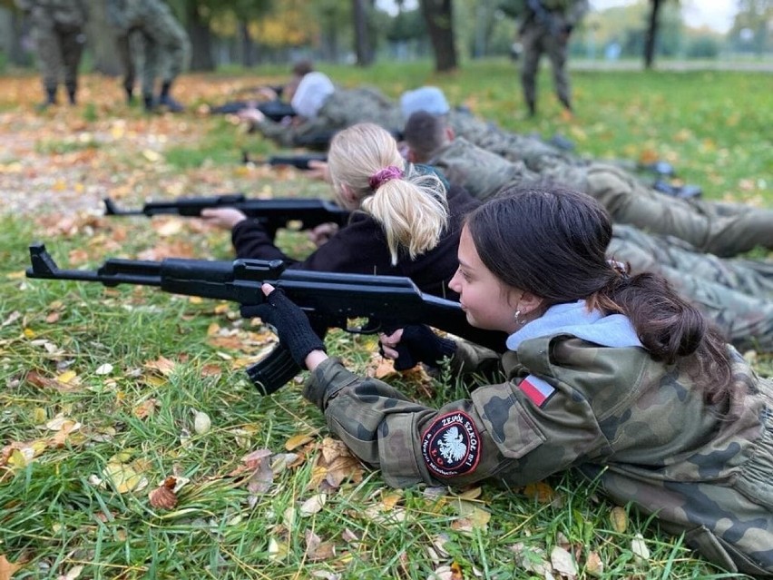 Pierwszy w tym roku poligon uczniów klas mundurowych Zespołu...