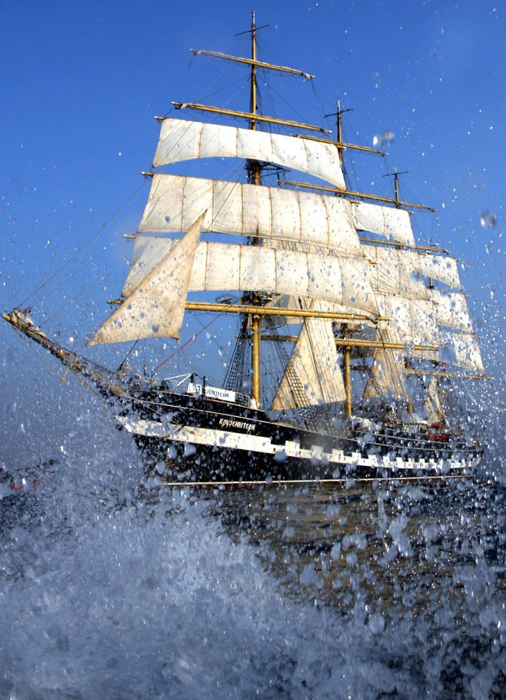 Gdynia: The Culture 2011 Tall Ships Regatta. Zlot żaglowców zakończony. Zdjęcia z parady żaglowców