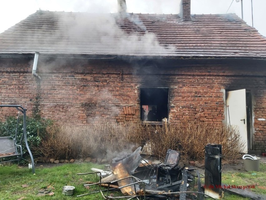 Pożar w Kawczu. Rodzina straciła cały dorobek życia, ale nie jest osamotniona. Ruszyły zbiórki na rzecz pogorzelców