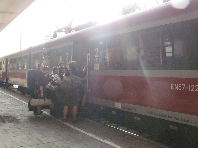 W tym roku Przewozy Regionalne przygotowały 64 specjalne pociągi, które będą dowozić pasażerów na Woodstock 2012.

Sprawdź rozkład: Pociągi na Woodstock 2012 
Sprawdź cenę biletu na pociąg na Woodstock 2012