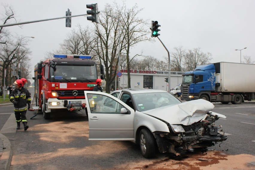 Wypadek koło Kauflandu w Puławach (zdjęcia)