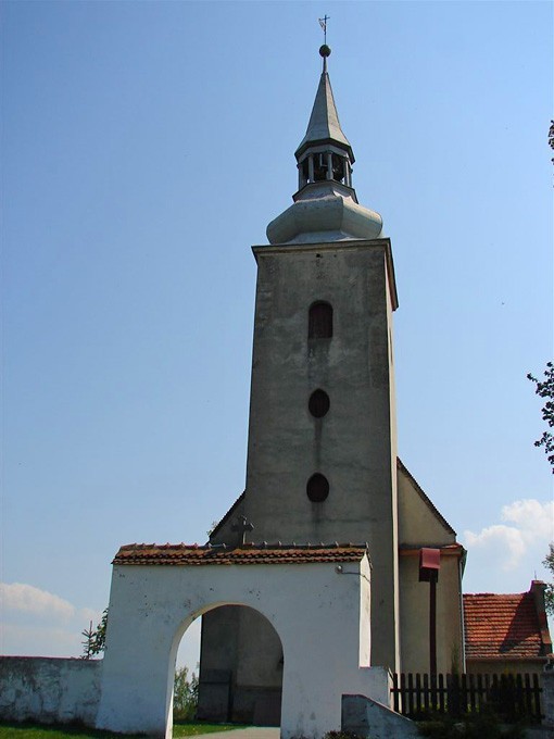 Kościół filialny p.w. św. Mikołaja w Różynie