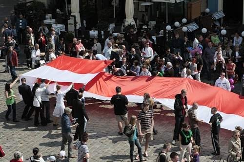 Plac Wolności
Schody Arkadii przyozdobi kwiatowa flaga...