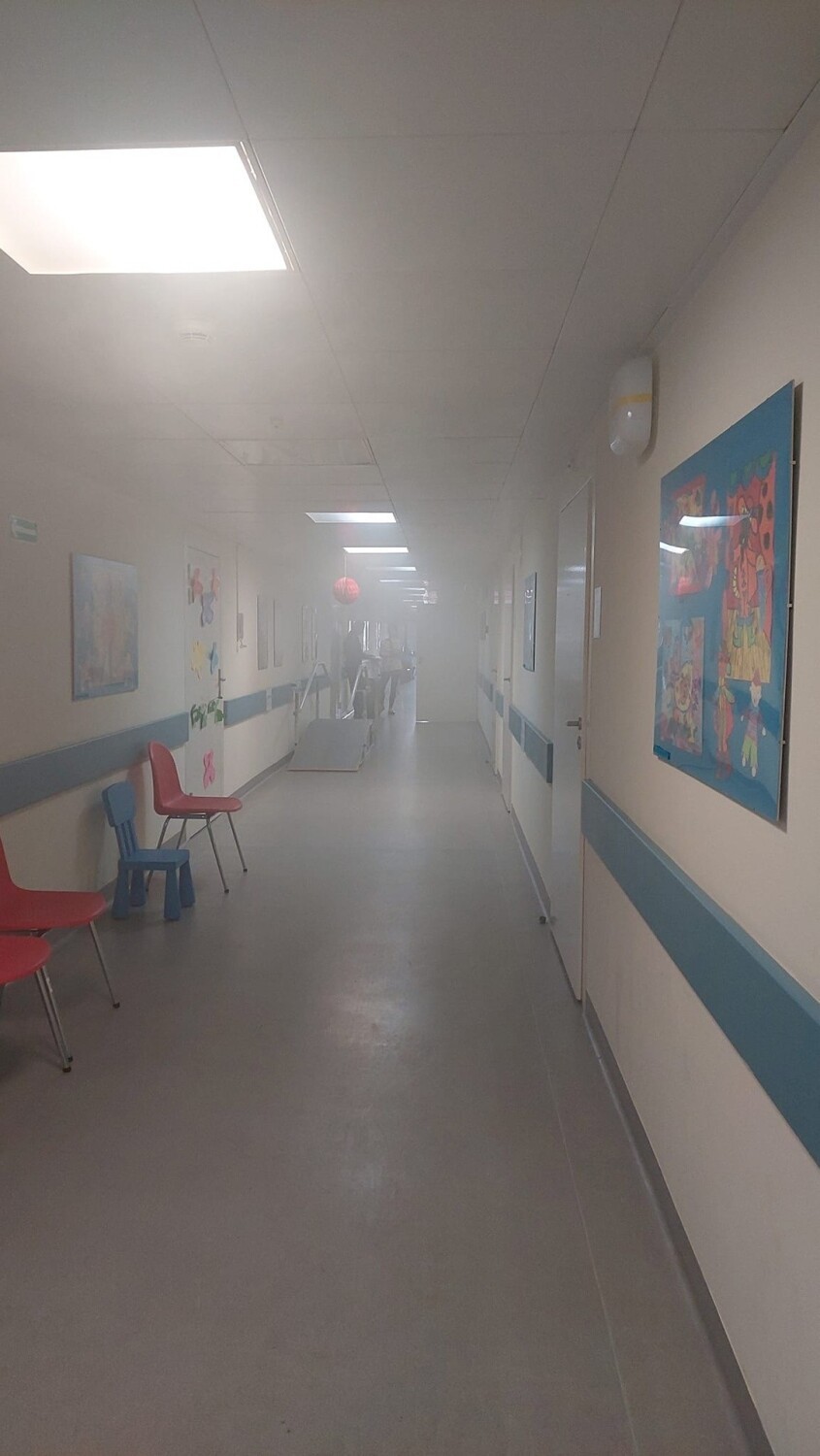 Kłęby dymu w Ośrodku Rehabilitacji Dziennej dla Dzieci starachowickiego szpitala. Co się stało? Zobacz zdjęcia