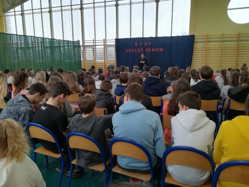 Golesze Duże (gmina Wolbórz): Spotkanie profilaktyczne w szkole w Goleszach dla uczniów z całej gminy Wolbórz