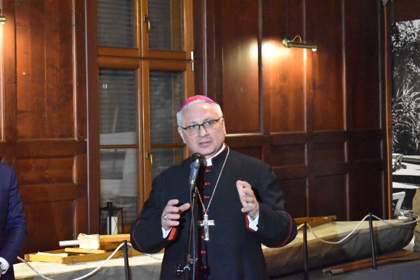 Biskup Artur Miziński, sekretarz generalny Konferencji...