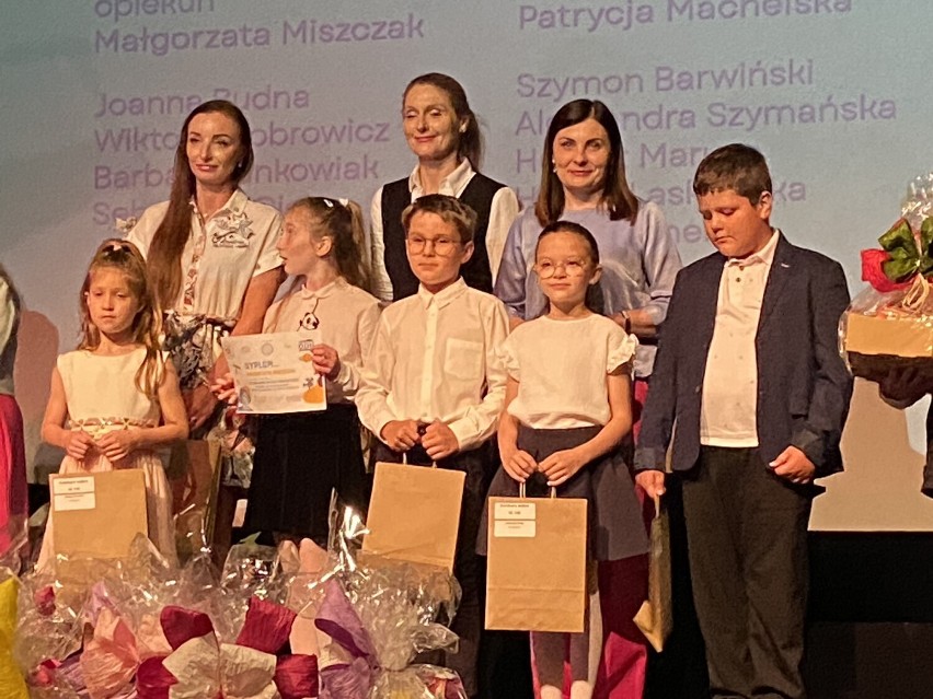 Szkoła Podstawowa w Lubieszewie z nagrodą w konkursie „Powrót do przyszłości – Mikołaj Kopernik w moich czasach”.