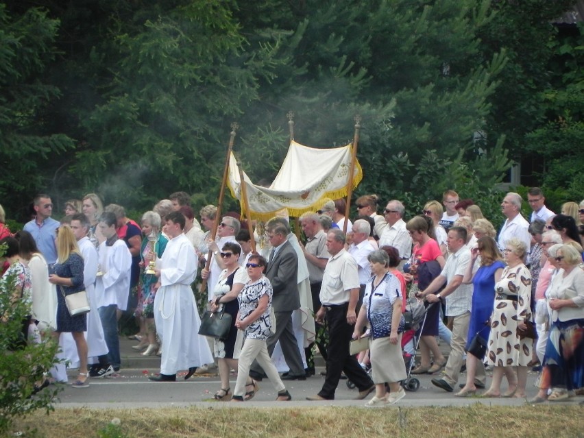 Procesja Bożego Ciała na Osiedlu Rosochy w Ostrowcu...