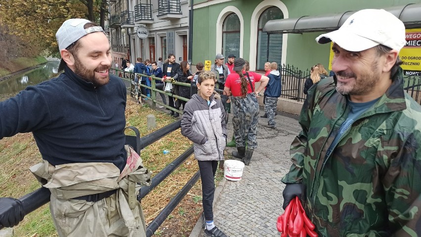 Kaliszanie sprzątali dno rzeki Prosny