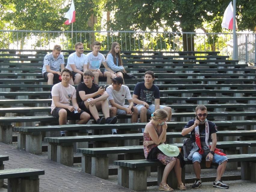 Wągrowczanie tłumnie odśpiewali hymn i dopingowali Polaków.