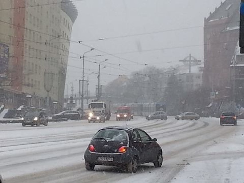 Śnieg w Szczecinie będzie padać jeszcze kilka godzin [pogoda]