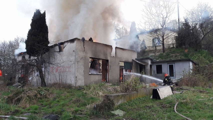 Pożar na gdyńskim Pekinie. Mieszkańcy podejrzewają podpalenie [ZDJĘCIA]