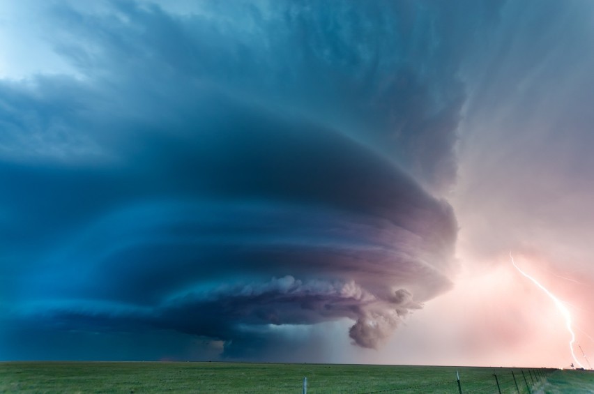 Nieziemskie zdjęcia burzy, tornad i cyklonów. Najbardziej fotogeniczne zjawiska atmosferyczne (foto + wideo)