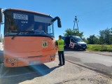 ITD kontroluje autobusy szkolne. Zatrzymany w Szalejowie Górnym miał nieprawidłowe przewody hamulcowe i wycieki płynów eksploatacyjnych