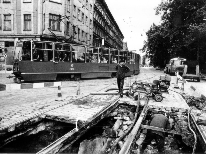 1985 rok, tramwaj i remont torowiska na Pułaskiego