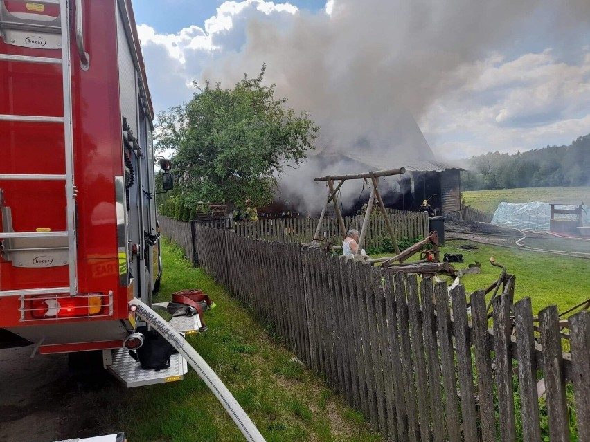 Gmina Wyszki. Pożar strawił dom, siedmioosobowa rodzina została bez dachu nad głową