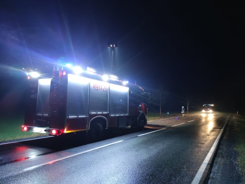 Samochód w rowie. Na miejscu nikogo nie było. Kierowcą okazał się pijany 17-latek [ZDJĘCIA]