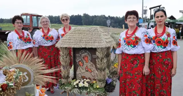 Podczas dożynek gminnych zaprezentowano piękne wieńce. fot.