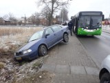 O krok od tragedii. Kierowca autobusu nie zauważył auta osobowego