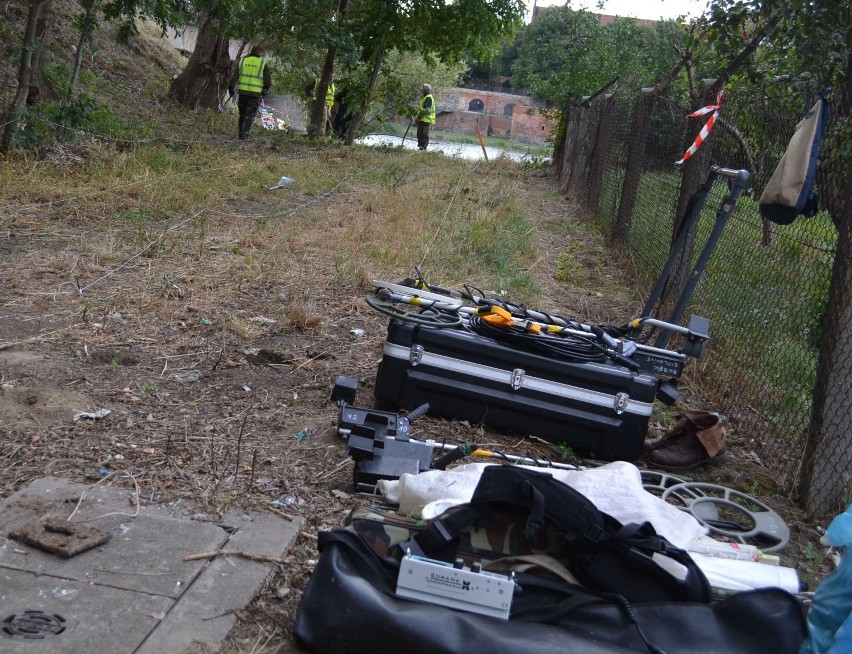 Saperzy przeszukują Nogat w Malborku. Znaleźli granat i pocisk [ZDJĘCIA]