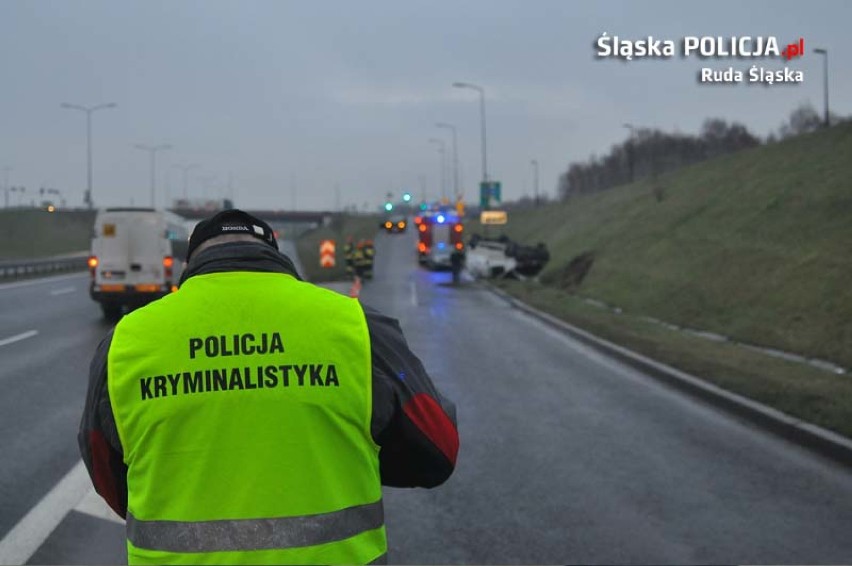 Wypadek na DTŚ w Rudzie Śląskiej: Dachował samochód dostawczy