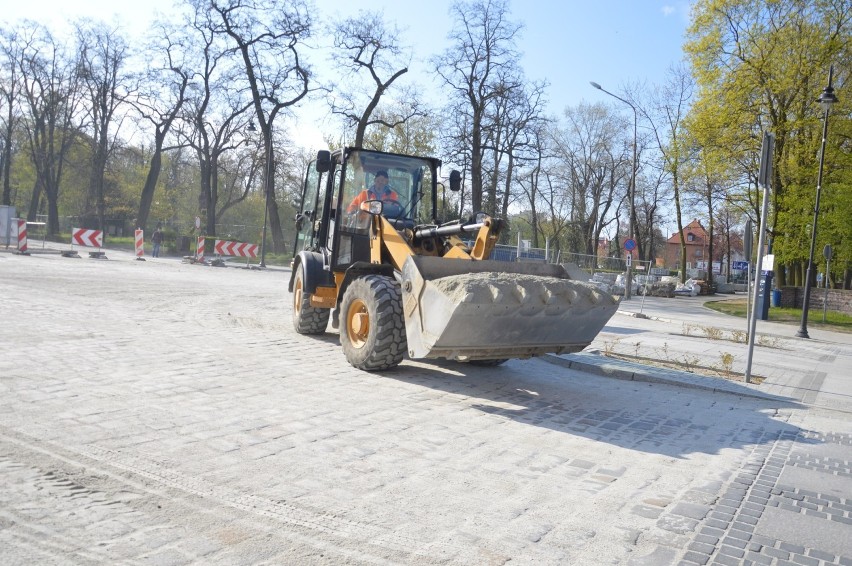 Aleja Wolności znów tonie w kurzu. A okna przed świętami pomyte... [ZDJĘCIA]